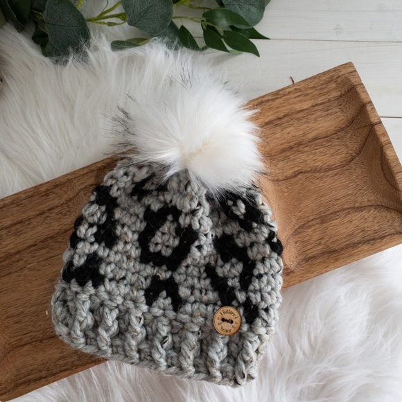 3-6 Months, Grey, Crochet Leopard Hat, Faux Fur pompom, Toque, Winter Hat - Picture 1 of 6